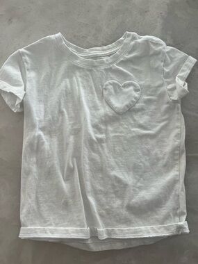 Old navy white heart pocket short sleeved tee, 5t
